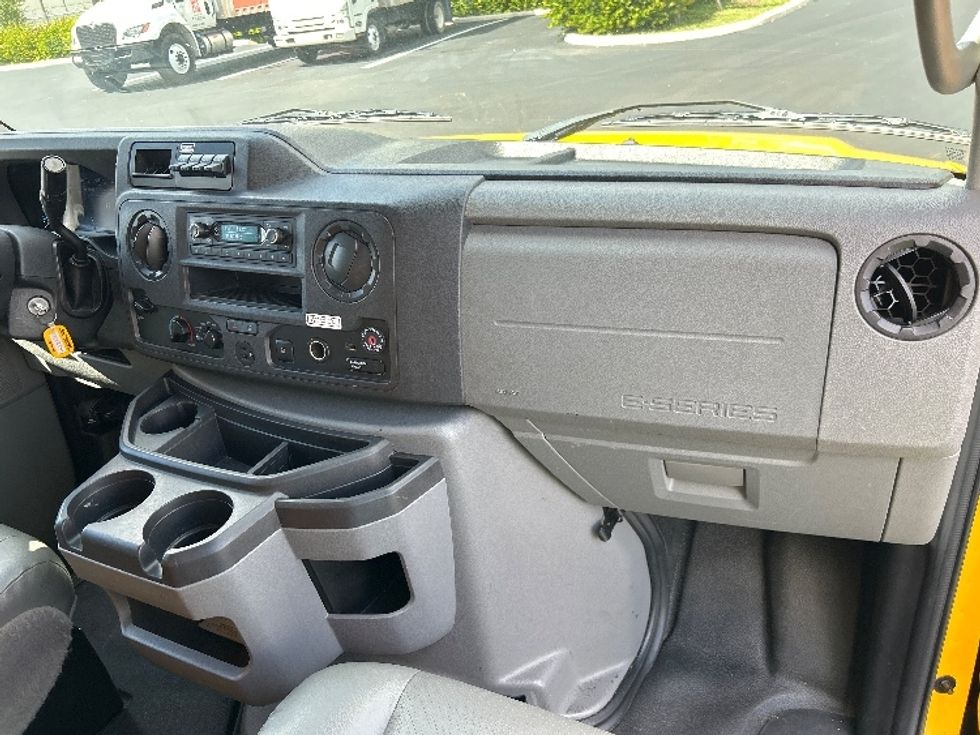 Light Duty Box Truck-Light and Medium Duty Trucks-Ford-2022-E350-Tampa-FL-154,812\n\t\tmiles-$ 18,500 - Image 21