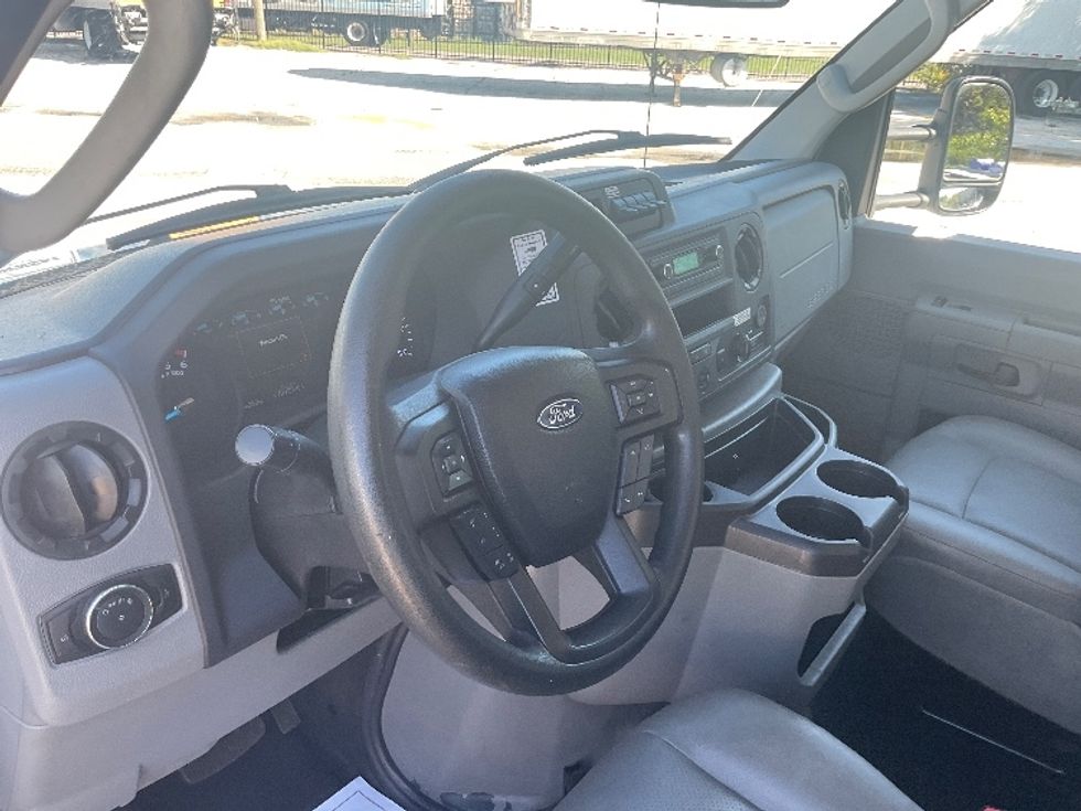 Light Duty Box Truck-Light and Medium Duty Trucks-Ford-2022-E350-Tampa-FL-164,328\n\t\tmiles-$ 19,500 - Image 17