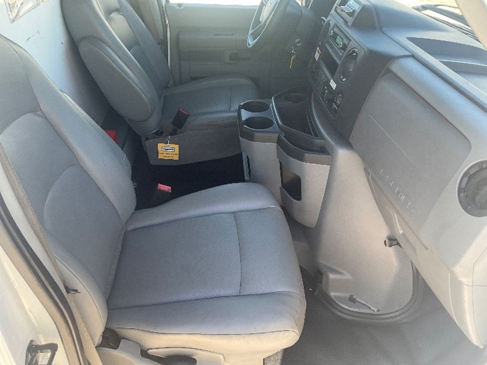 Light Duty Box Truck-Light and Medium Duty Trucks-Ford-2022-E350-Tampa-FL-164,328\n\t\tmiles-$ 19,500 - Image 22