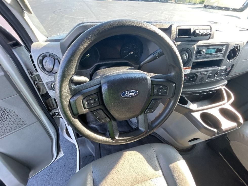 Light Duty Box Truck-Light and Medium Duty Trucks-Ford-2022-E350-Tampa-FL-166,239\n\t\tmiles-$ 19,250 - Image 17