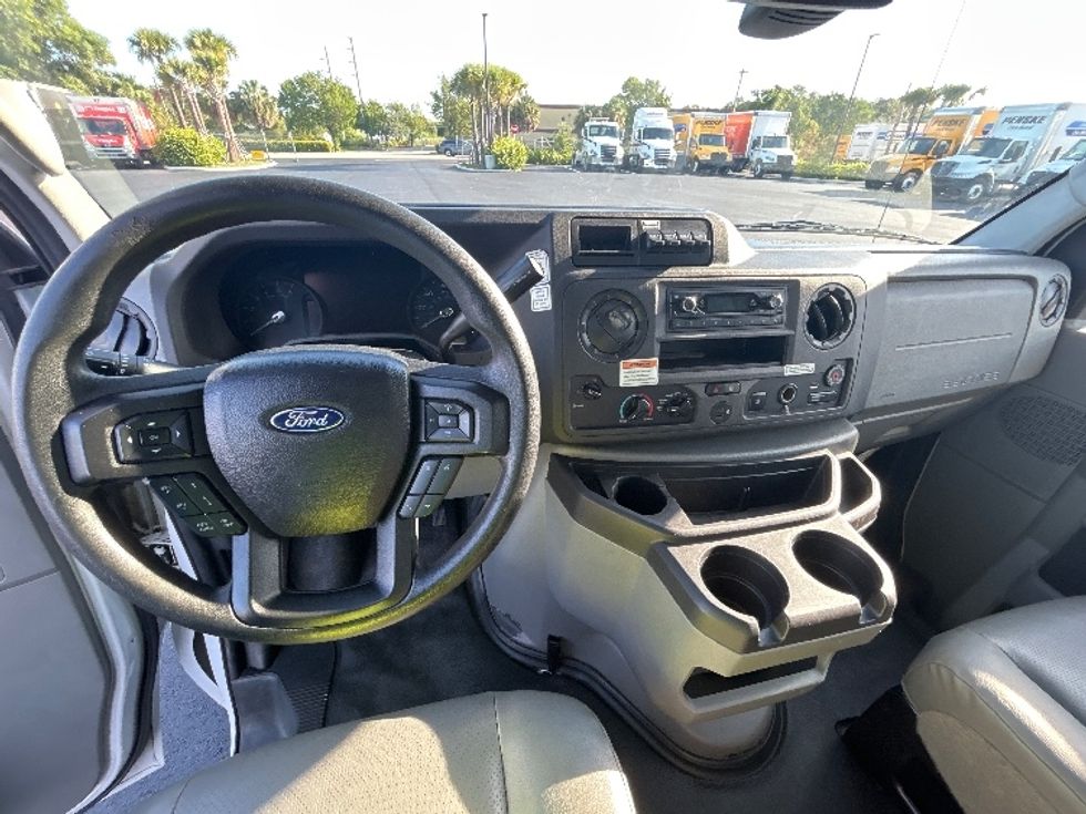 Light Duty Box Truck-Light and Medium Duty Trucks-Ford-2022-E350-Tampa-FL-166,239\n\t\tmiles-$ 19,250 - Image 18