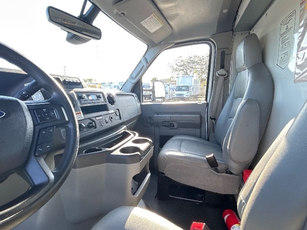 Light Duty Box Truck-Light and Medium Duty Trucks-Ford-2022-E350-Tampa-FL-166,239\n\t\tmiles-$ 19,250 - Image 19