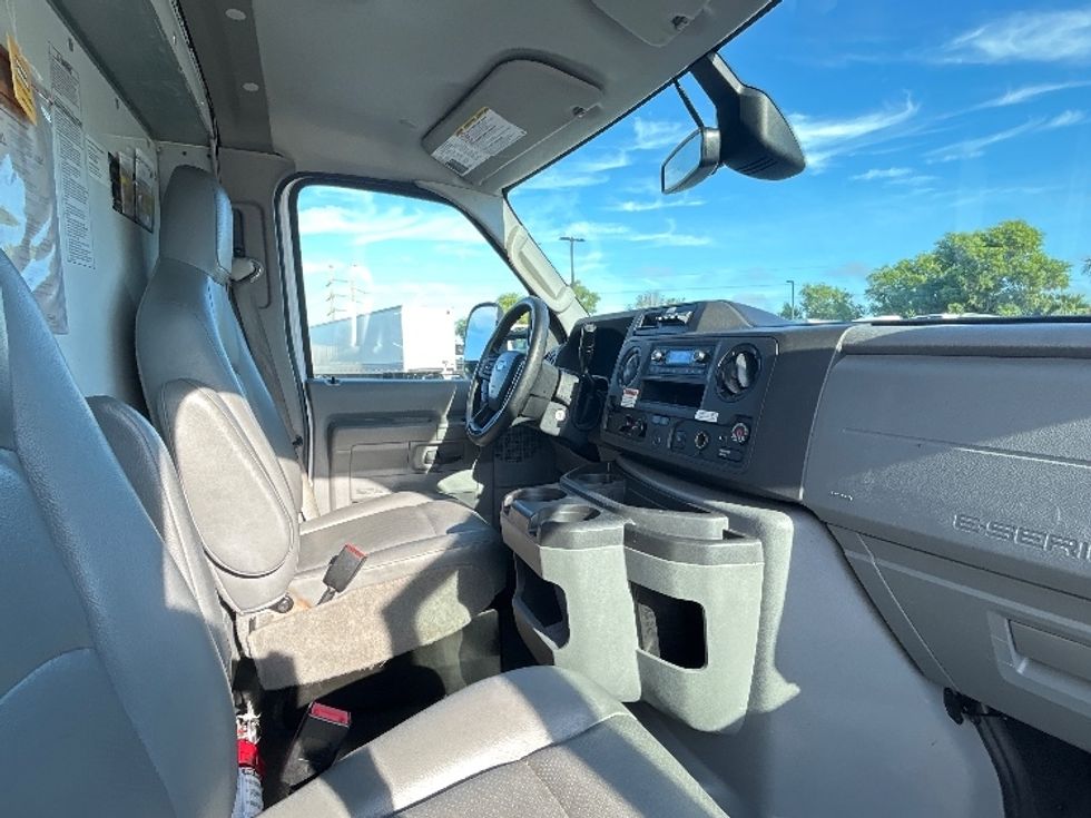 Light Duty Box Truck-Light and Medium Duty Trucks-Ford-2022-E350-Tampa-FL-166,239\n\t\tmiles-$ 19,250 - Image 22