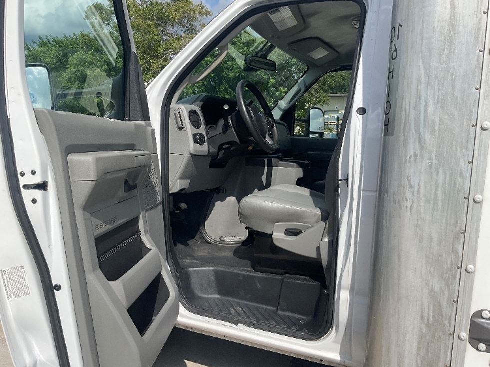 Light Duty Box Truck-Light and Medium Duty Trucks-Ford-2022-E350-Tampa-FL-190,055\n\t\tmiles-$ 17,500 - Image 16