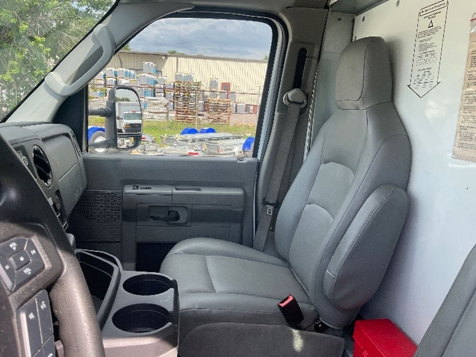 Light Duty Box Truck-Light and Medium Duty Trucks-Ford-2022-E350-Tampa-FL-190,055\n\t\tmiles-$ 17,500 - Image 19