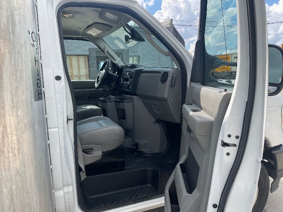 Light Duty Box Truck-Light and Medium Duty Trucks-Ford-2022-E350-Tampa-FL-190,055\n\t\tmiles-$ 17,500 - Image 20