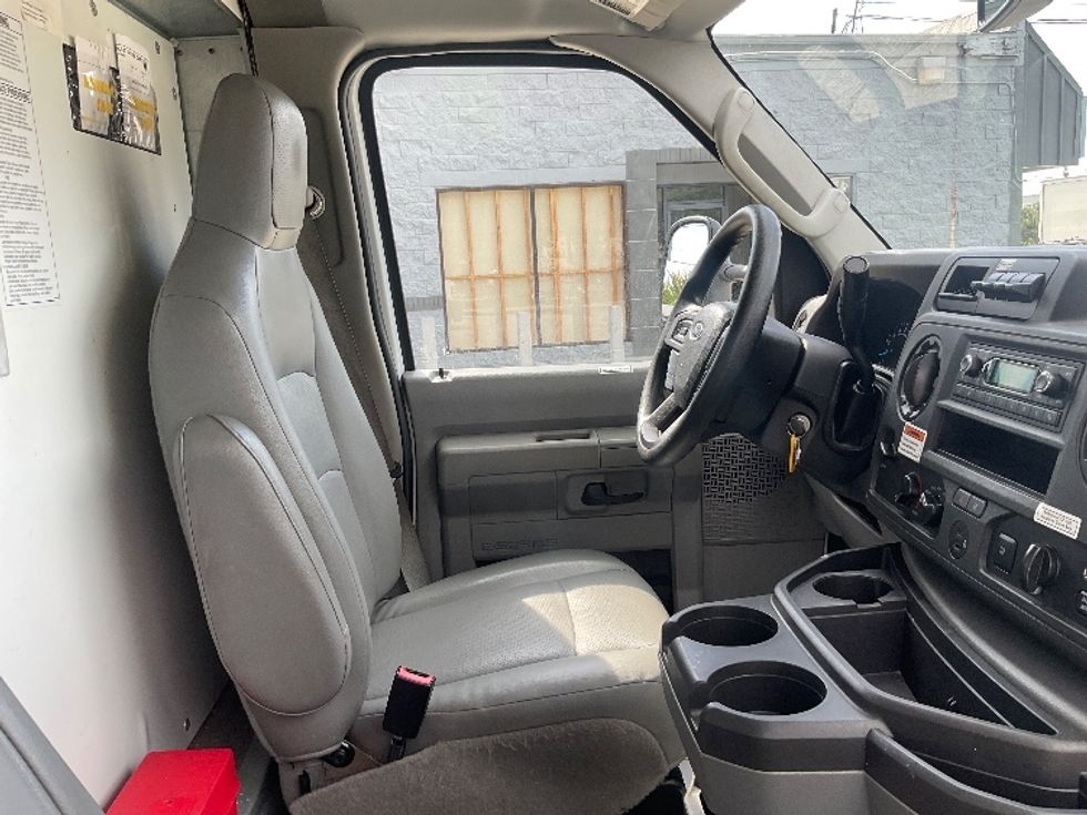 Light Duty Box Truck-Light and Medium Duty Trucks-Ford-2022-E350-Tampa-FL-190,055\n\t\tmiles-$ 17,500 - Image 22