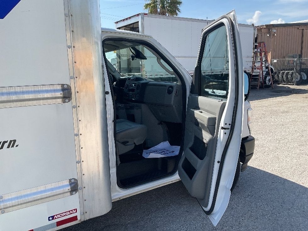 Light Duty Box Truck-Light and Medium Duty Trucks-Ford-2022-E350-Tampa-FL-73,577\n\t\tmiles-$ 36,250 - Image 20