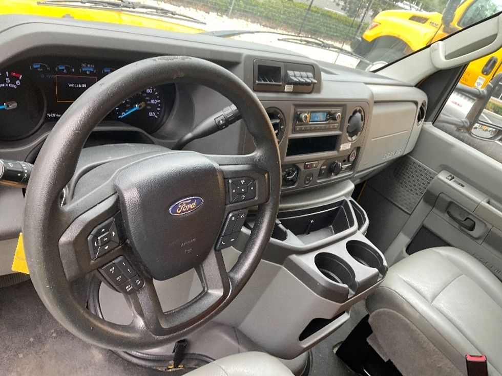 Light Duty Box Truck-Light and Medium Duty Trucks-Ford-2022-E350-Tampa-FL-77,884\n\t\tmiles-$ 29,500 - Image 17