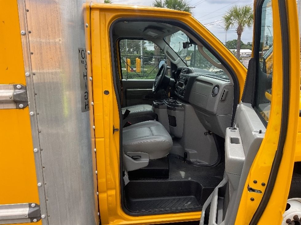 Light Duty Box Truck-Light and Medium Duty Trucks-Ford-2022-E350-Tampa-FL-77,884\n\t\tmiles-$ 29,500 - Image 20