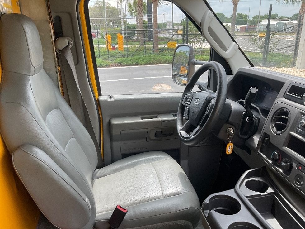 Light Duty Box Truck-Light and Medium Duty Trucks-Ford-2022-E350-Tampa-FL-77,884\n\t\tmiles-$ 29,500 - Image 22