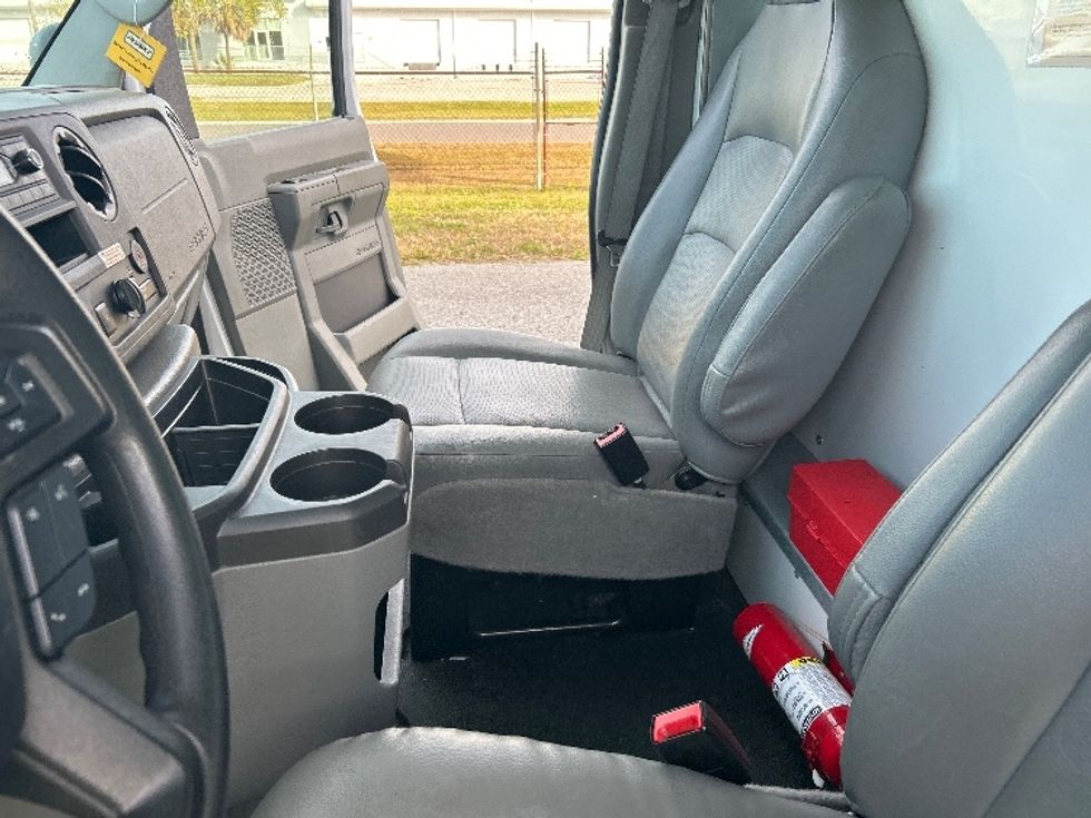 Light Duty Box Truck-Light and Medium Duty Trucks-Ford-2022-E350-Tampa-FL-89,175\n\t\tmiles-$ 33,500 - Image 19