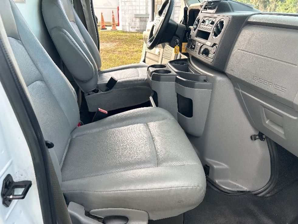 Light Duty Box Truck-Light and Medium Duty Trucks-Ford-2022-E350-Tampa-FL-89,175\n\t\tmiles-$ 33,500 - Image 22
