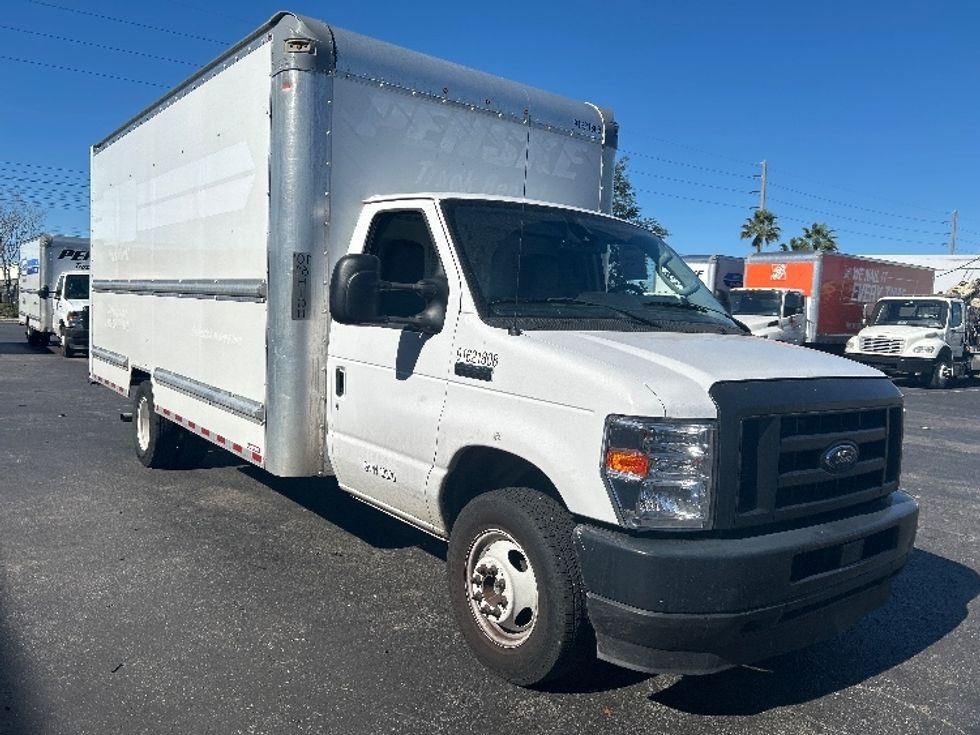 Light Duty Box Truck-Light and Medium Duty Trucks-Ford-2022-E350-Tampa-FL-89,445\n\t\tmiles-$ 33,500 - Image 1