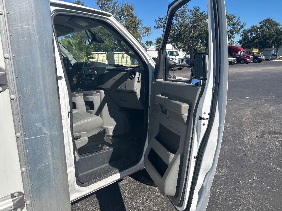 Light Duty Box Truck-Light and Medium Duty Trucks-Ford-2022-E350-Tampa-FL-89,445\n\t\tmiles-$ 33,500 - Image 18