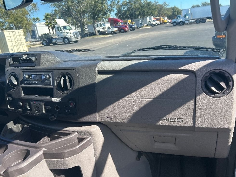 Light Duty Box Truck-Light and Medium Duty Trucks-Ford-2022-E350-Tampa-FL-89,445\n\t\tmiles-$ 33,500 - Image 19