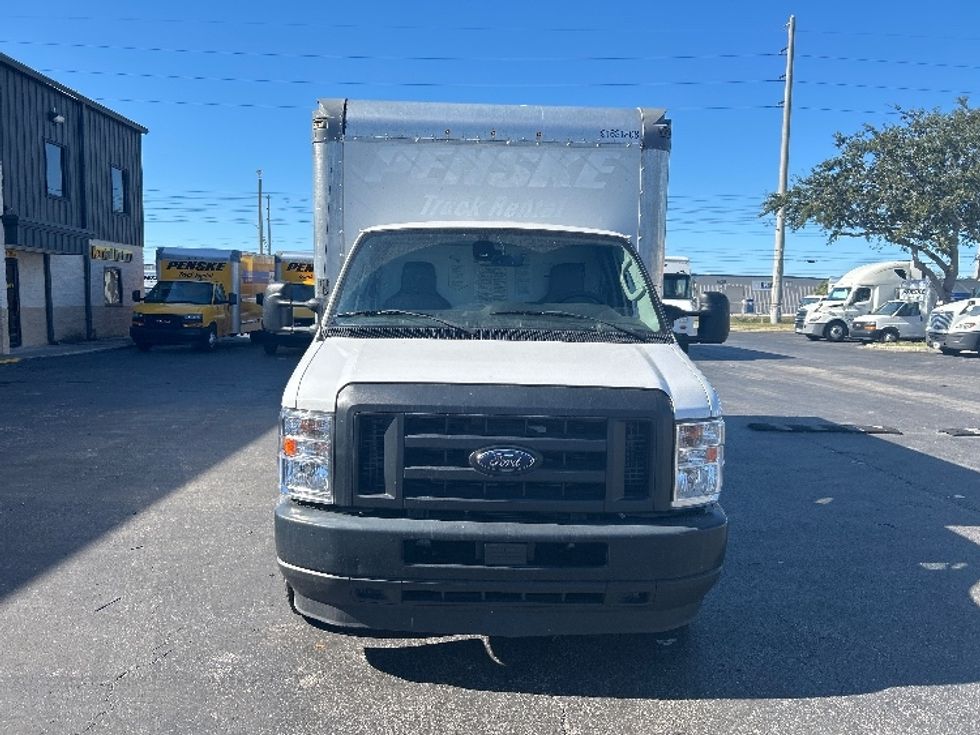 Light Duty Box Truck-Light and Medium Duty Trucks-Ford-2022-E350-Tampa-FL-89,445\n\t\tmiles-$ 33,500 - Image 2