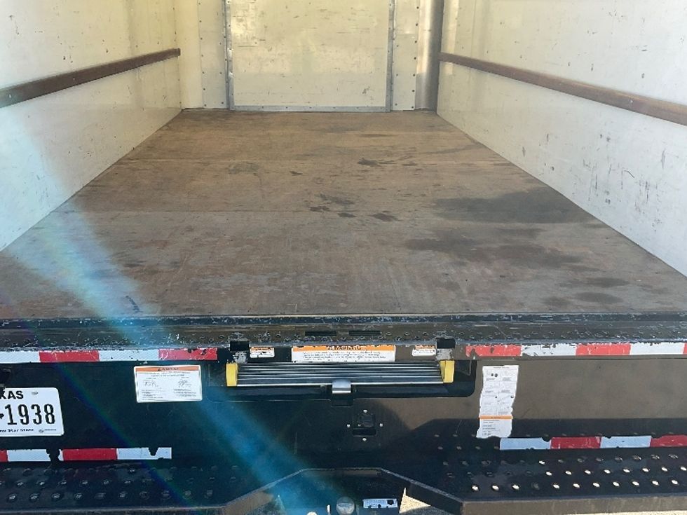 Light Duty Box Truck-Light and Medium Duty Trucks-Ford-2022-E350-Tampa-FL-92,640\n\t\tmiles-$ 33,250 - Image 10