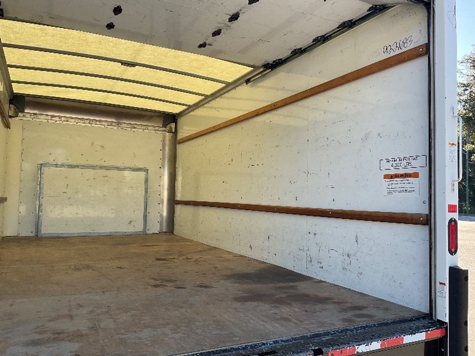 Light Duty Box Truck-Light and Medium Duty Trucks-Ford-2022-E350-Tampa-FL-92,640\n\t\tmiles-$ 33,250 - Image 12