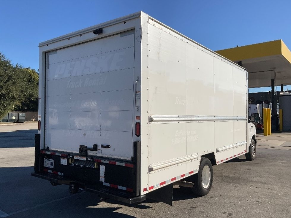 Light Duty Box Truck-Light and Medium Duty Trucks-Ford-2022-E350-Tampa-FL-92,640\n\t\tmiles-$ 33,250 - Image 13