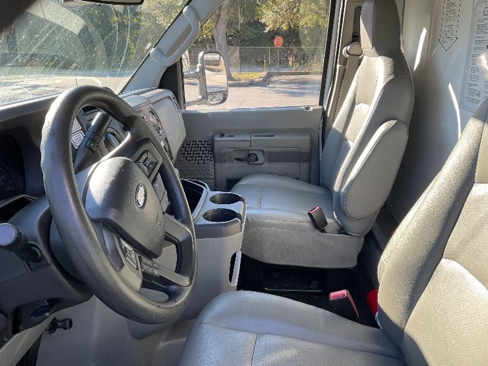 Light Duty Box Truck-Light and Medium Duty Trucks-Ford-2022-E350-Tampa-FL-92,640\n\t\tmiles-$ 33,250 - Image 19