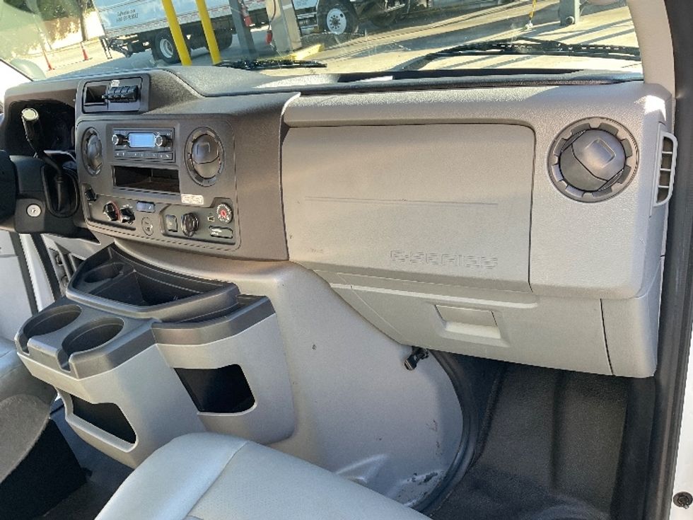 Light Duty Box Truck-Light and Medium Duty Trucks-Ford-2022-E350-Tampa-FL-92,640\n\t\tmiles-$ 33,250 - Image 21