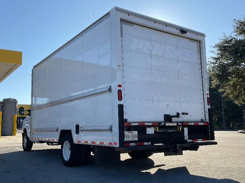Light Duty Box Truck-Light and Medium Duty Trucks-Ford-2022-E350-Tampa-FL-92,640\n\t\tmiles-$ 33,250 - Image 6