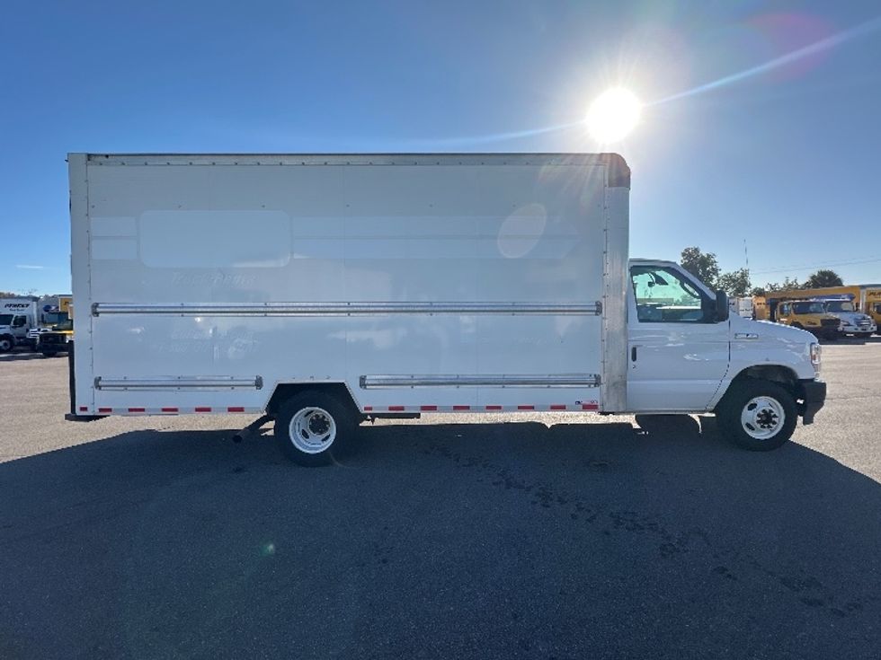Light Duty Box Truck-Light and Medium Duty Trucks-Ford-2022-E350-Tampa-FL-99,330\n\t\tmiles-$ 32,250 - Image 15