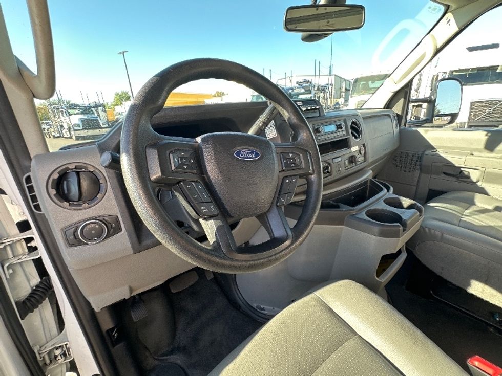 Light Duty Box Truck-Light and Medium Duty Trucks-Ford-2022-E350-Tampa-FL-99,330\n\t\tmiles-$ 32,250 - Image 17