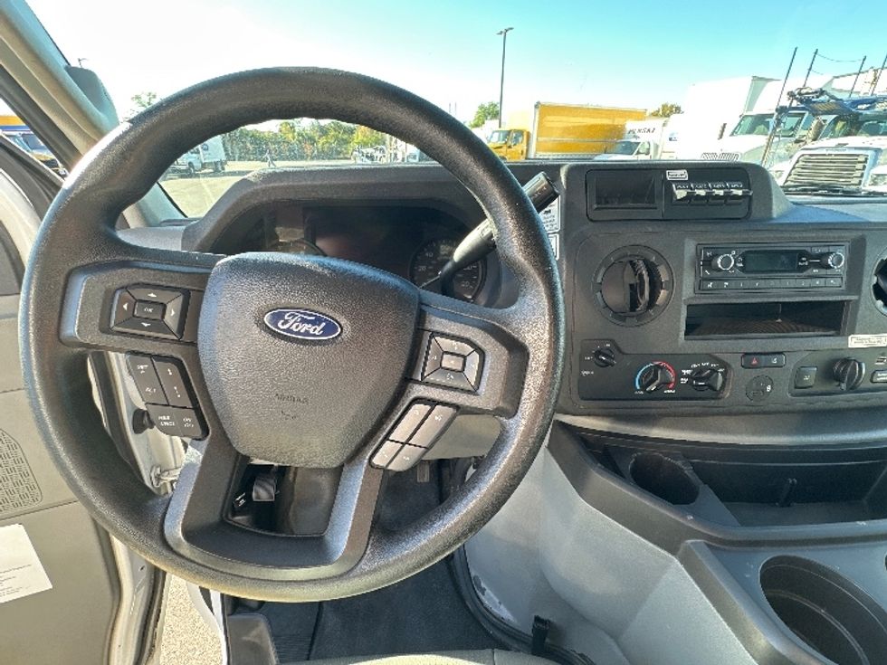Light Duty Box Truck-Light and Medium Duty Trucks-Ford-2022-E350-Tampa-FL-99,330\n\t\tmiles-$ 32,250 - Image 18