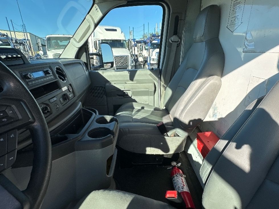 Light Duty Box Truck-Light and Medium Duty Trucks-Ford-2022-E350-Tampa-FL-99,330\n\t\tmiles-$ 32,250 - Image 19