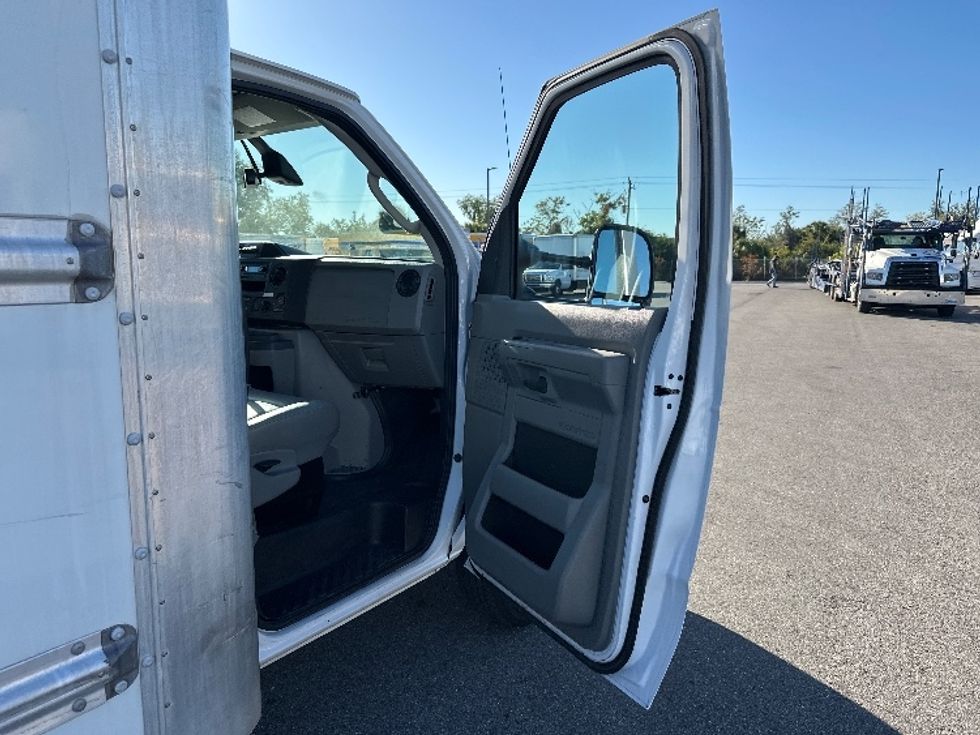 Light Duty Box Truck-Light and Medium Duty Trucks-Ford-2022-E350-Tampa-FL-99,330\n\t\tmiles-$ 32,250 - Image 20