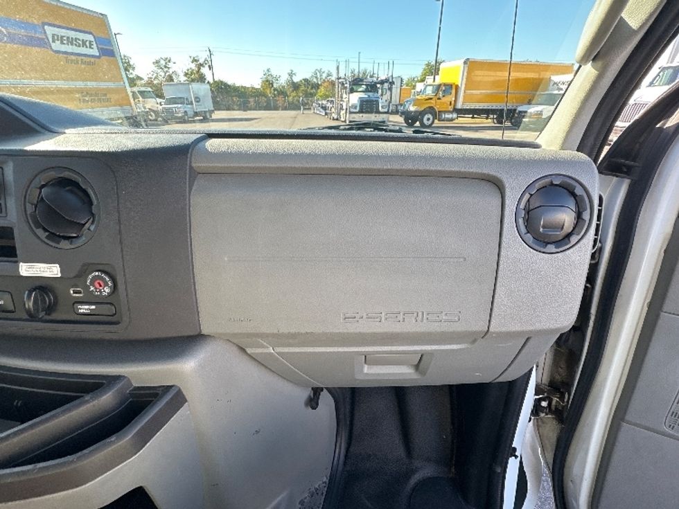 Light Duty Box Truck-Light and Medium Duty Trucks-Ford-2022-E350-Tampa-FL-99,330\n\t\tmiles-$ 32,250 - Image 21