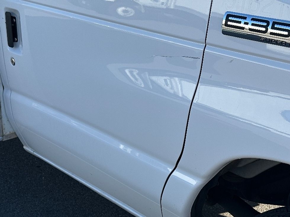 Light Duty Box Truck-Light and Medium Duty Trucks-Ford-2022-E350-Tampa-FL-99,330\n\t\tmiles-$ 32,250 - Image 25