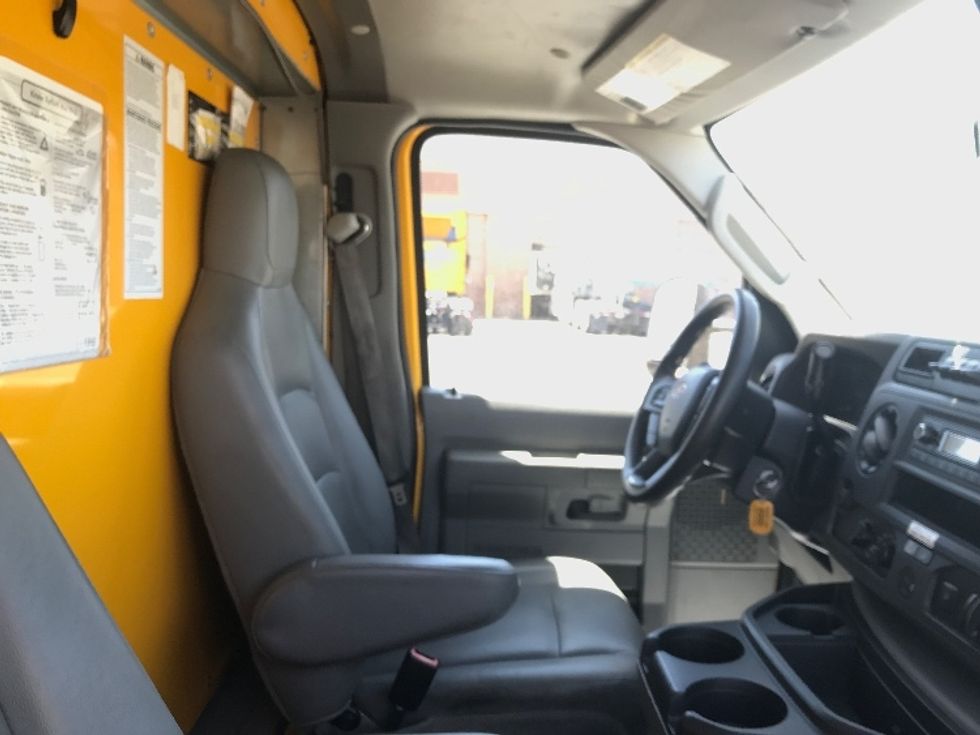 Light Duty Box Truck-Light and Medium Duty Trucks-Ford-2022-E350-Tempe-AZ-84,200\n\t\tmiles-$ 30,750 - Image 22