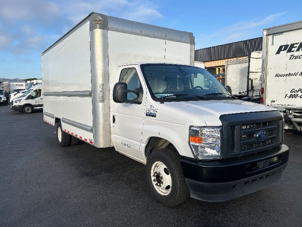 Light Duty Box Truck-Light and Medium Duty Trucks-Ford-2022-E350-Torrance-CA-106,574\n\t\tmiles-$ 29,250 - Image 1