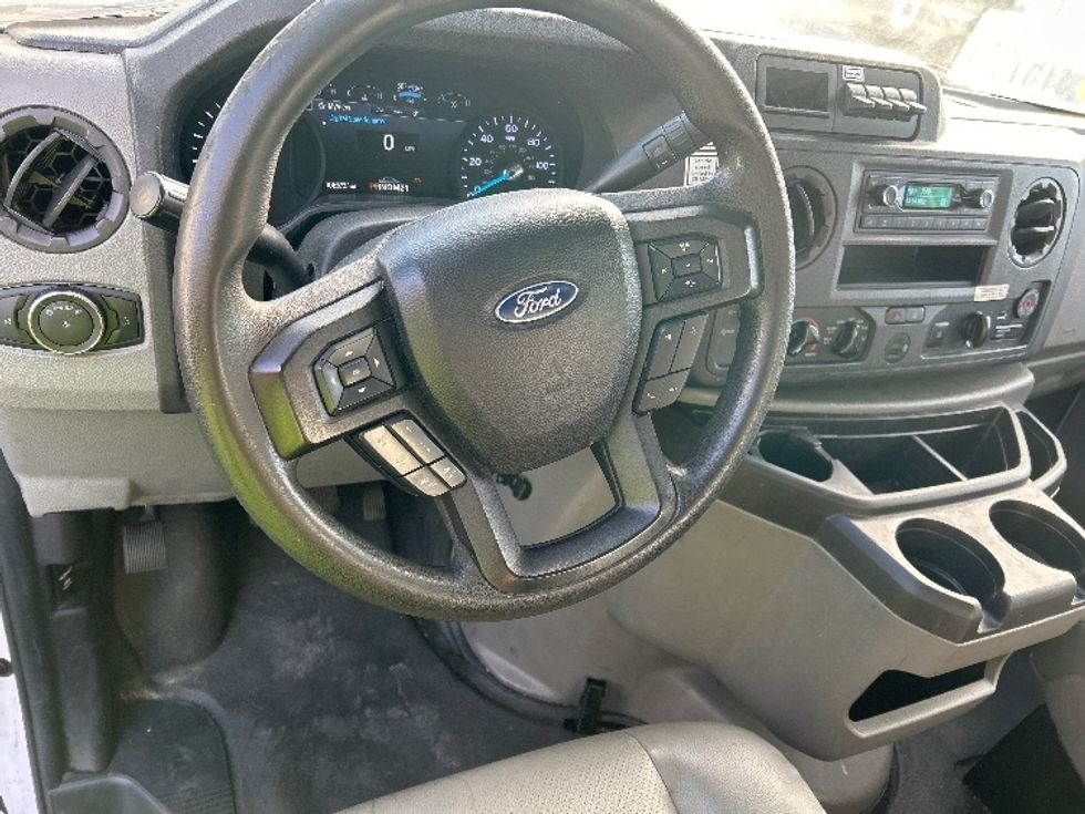 Light Duty Box Truck-Light and Medium Duty Trucks-Ford-2022-E350-Torrance-CA-106,574\n\t\tmiles-$ 29,250 - Image 17