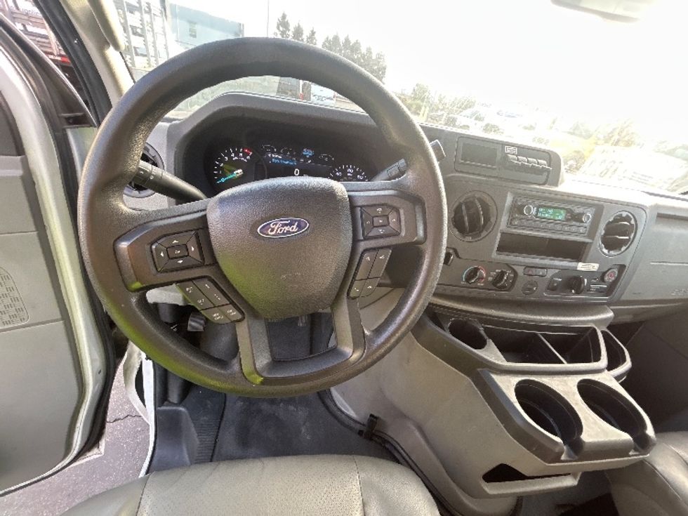 Light Duty Box Truck-Light and Medium Duty Trucks-Ford-2022-E350-Torrance-CA-106,574\n\t\tmiles-$ 29,250 - Image 18