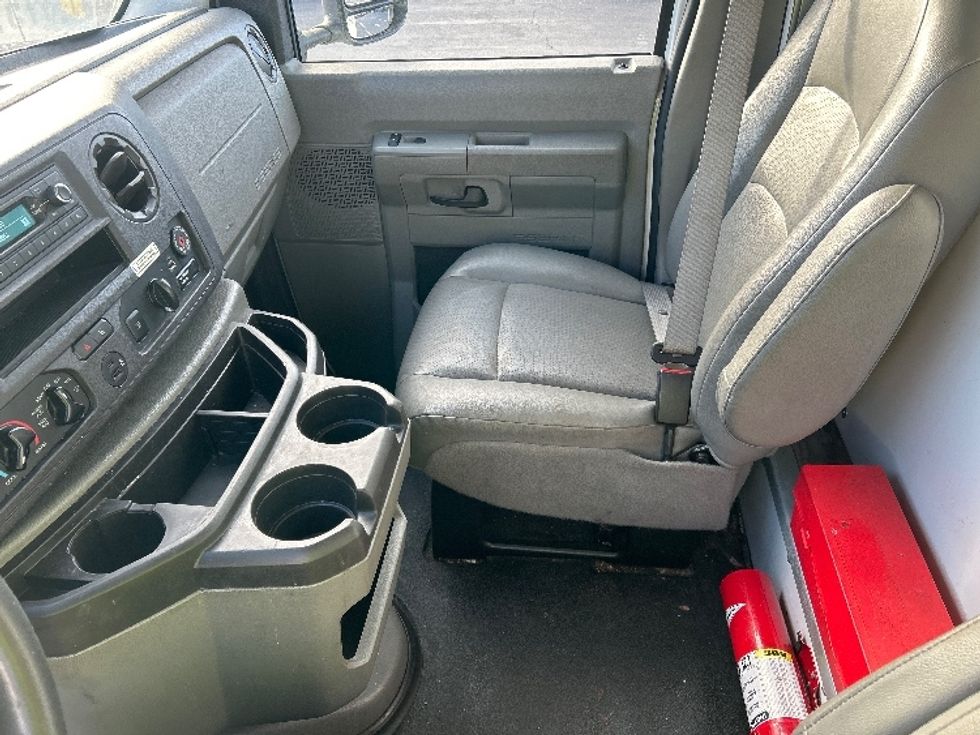 Light Duty Box Truck-Light and Medium Duty Trucks-Ford-2022-E350-Torrance-CA-106,574\n\t\tmiles-$ 29,250 - Image 19