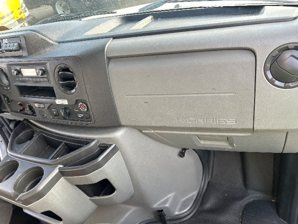 Light Duty Box Truck-Light and Medium Duty Trucks-Ford-2022-E350-Torrance-CA-106,574\n\t\tmiles-$ 29,250 - Image 21