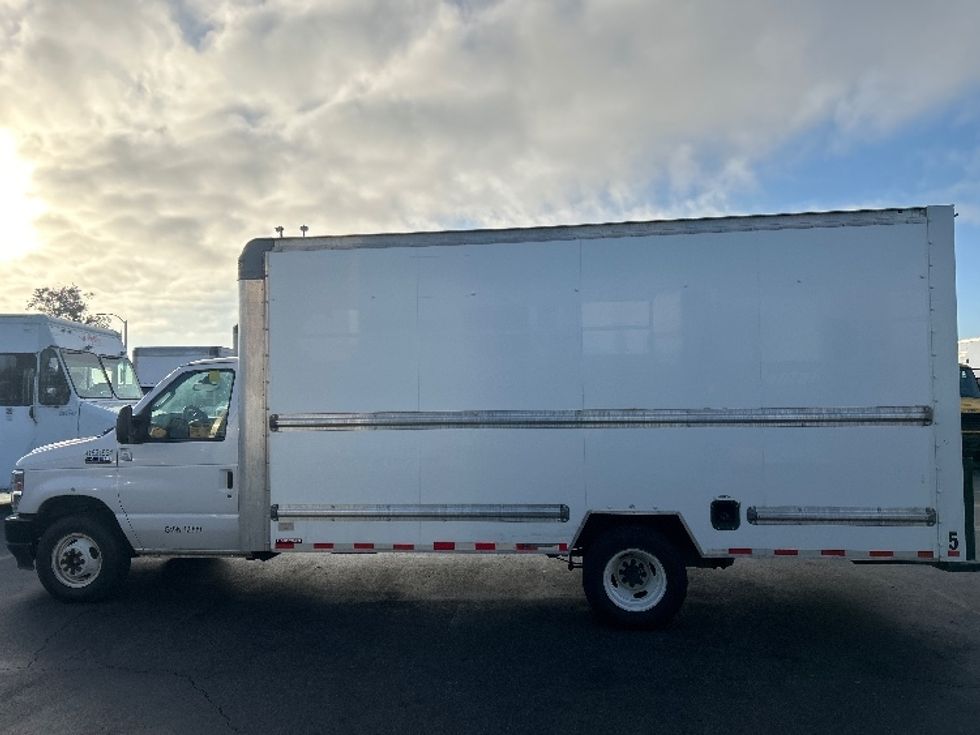 Light Duty Box Truck-Light and Medium Duty Trucks-Ford-2022-E350-Torrance-CA-106,574\n\t\tmiles-$ 29,250 - Image 4