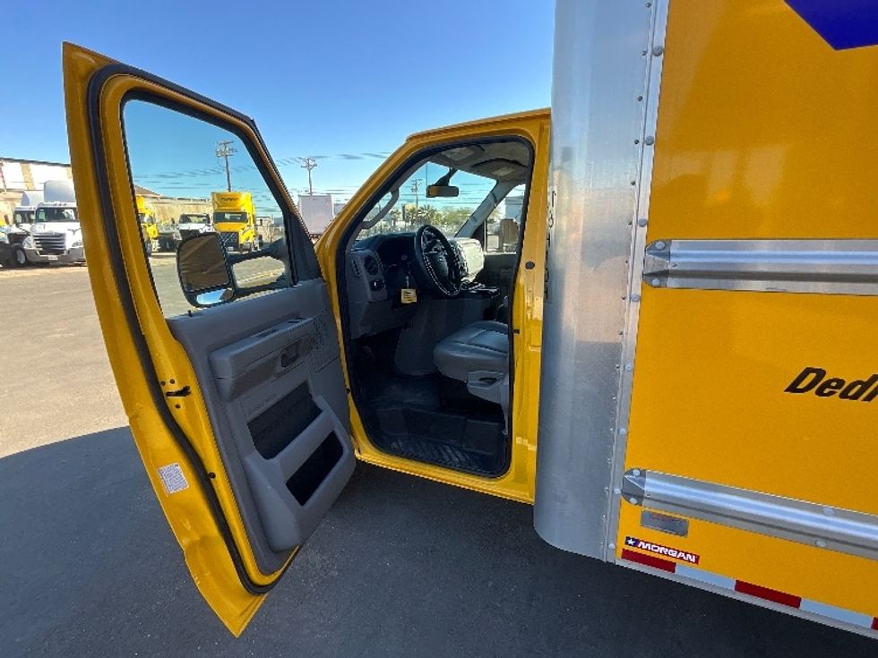 Light Duty Box Truck-Light and Medium Duty Trucks-Ford-2022-E350-Torrance-CA-54,550\n\t\tmiles-$ 40,750 - Image 16