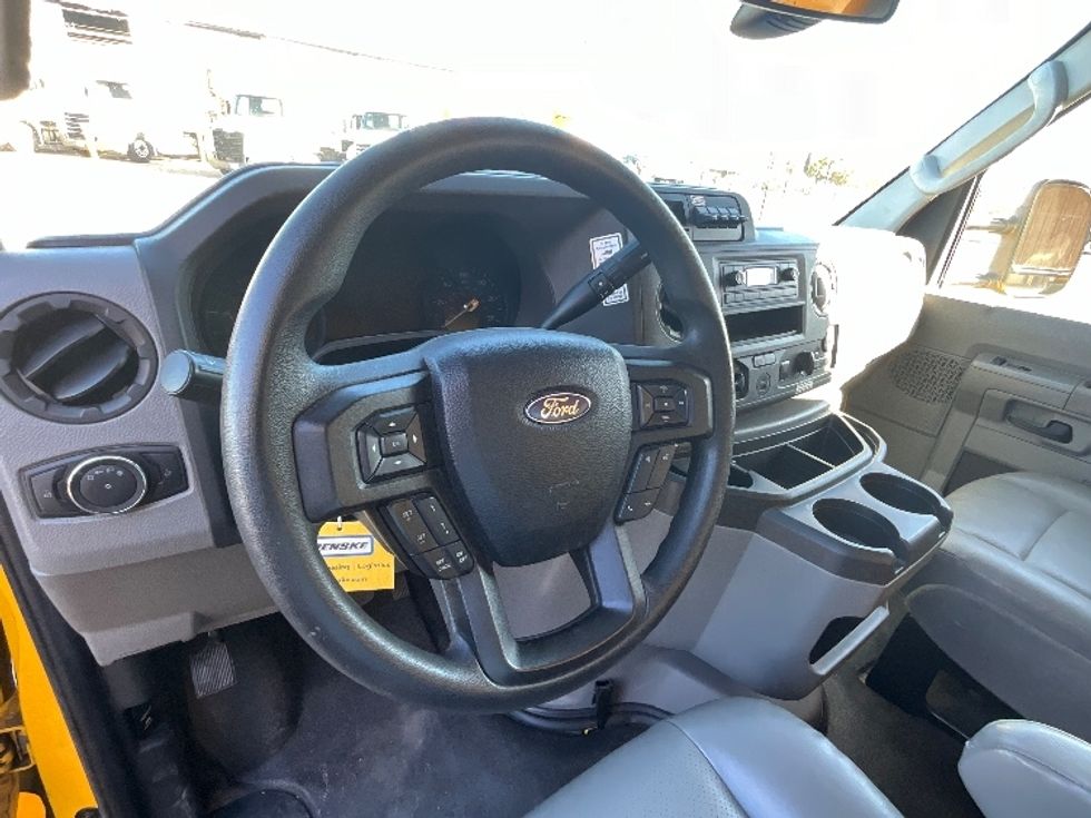 Light Duty Box Truck-Light and Medium Duty Trucks-Ford-2022-E350-Torrance-CA-54,550\n\t\tmiles-$ 40,750 - Image 17