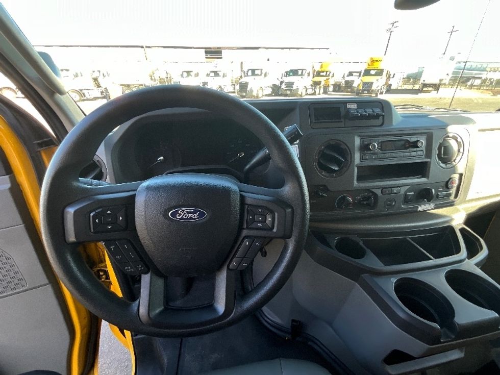 Light Duty Box Truck-Light and Medium Duty Trucks-Ford-2022-E350-Torrance-CA-54,550\n\t\tmiles-$ 40,750 - Image 18