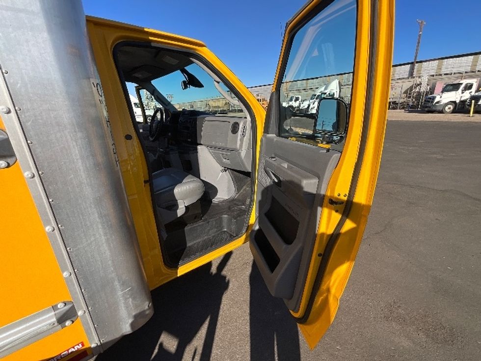 Light Duty Box Truck-Light and Medium Duty Trucks-Ford-2022-E350-Torrance-CA-54,550\n\t\tmiles-$ 40,750 - Image 20