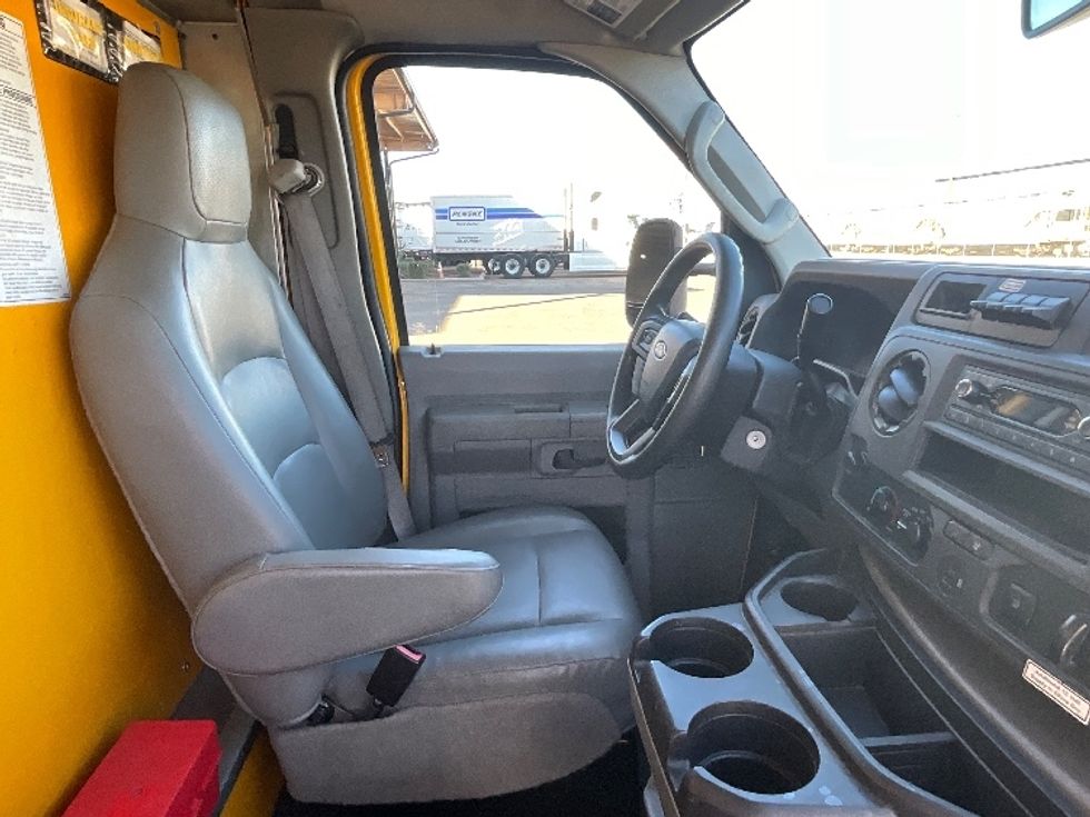 Light Duty Box Truck-Light and Medium Duty Trucks-Ford-2022-E350-Torrance-CA-54,550\n\t\tmiles-$ 40,750 - Image 22