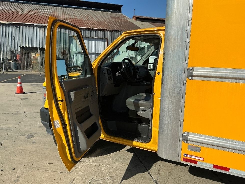 Light Duty Box Truck-Light and Medium Duty Trucks-Ford-2022-E350-Torrance-CA-58,080\n\t\tmiles-$ 32,500 - Image 16
