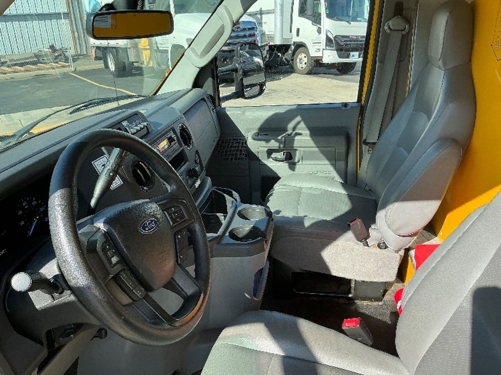 Light Duty Box Truck-Light and Medium Duty Trucks-Ford-2022-E350-Torrance-CA-58,080\n\t\tmiles-$ 32,500 - Image 19