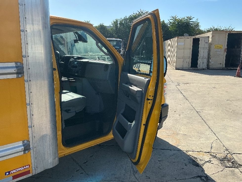 Light Duty Box Truck-Light and Medium Duty Trucks-Ford-2022-E350-Torrance-CA-58,080\n\t\tmiles-$ 32,500 - Image 20