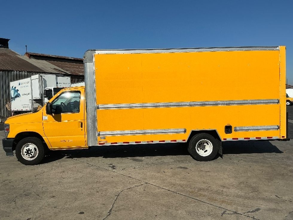Light Duty Box Truck-Light and Medium Duty Trucks-Ford-2022-E350-Torrance-CA-58,080\n\t\tmiles-$ 32,500 - Image 4
